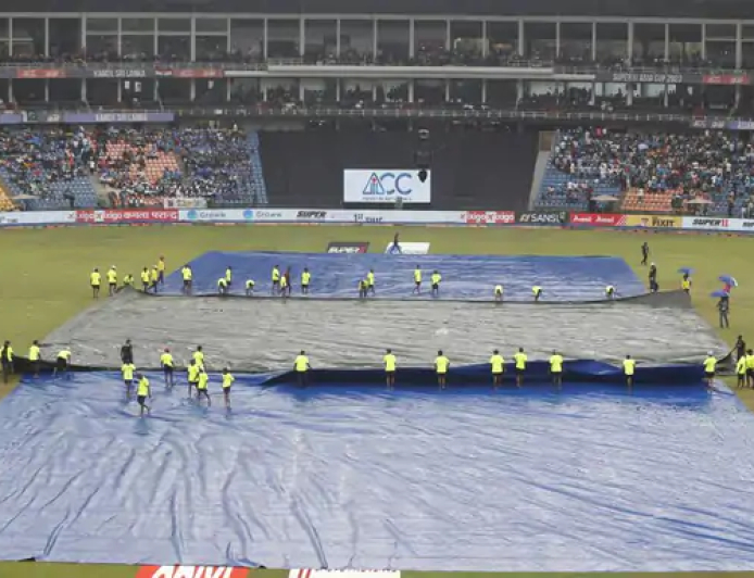 एशिया कप में भारत vs नेपाल:भारत ने टॉस जीतकर गेंदबाजी चुनी, बुमराह की जगह शमी खेलेंगे; ग्राउंड पर फिर बूंदाबांदी शुरू