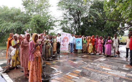 वोटर हेल्प लाइन एप्प के माध्यम से मतदाताओं को किया जा रहा जागरूक