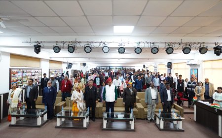 गणतंत्र दिवस पर तिरंगे के रंग में सज गई मेवाड़ यूनिवर्सिटी