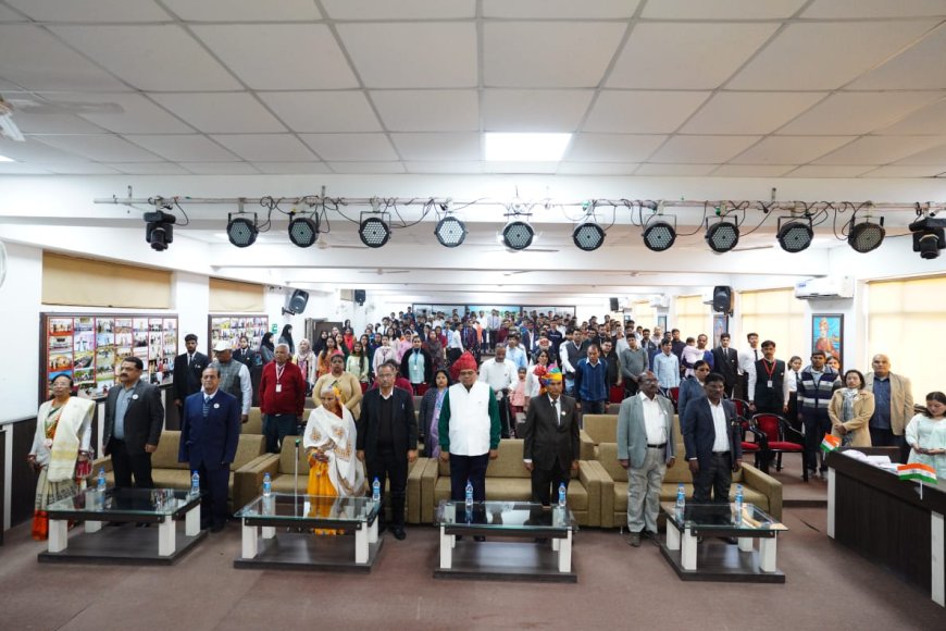 गणतंत्र दिवस पर तिरंगे के रंग में सज गई मेवाड़ यूनिवर्सिटी