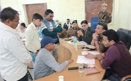 कलक्टर और एसपी ने एक-एक कर परिवादियों को अपने समक्ष बैठाकर उनकी समस्याओं को धैर्यपूर्वक सुना