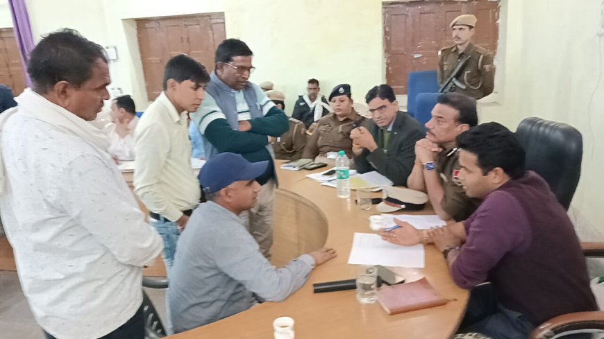 कलक्टर और एसपी ने एक-एक कर परिवादियों को अपने समक्ष बैठाकर उनकी समस्याओं को धैर्यपूर्वक सुना