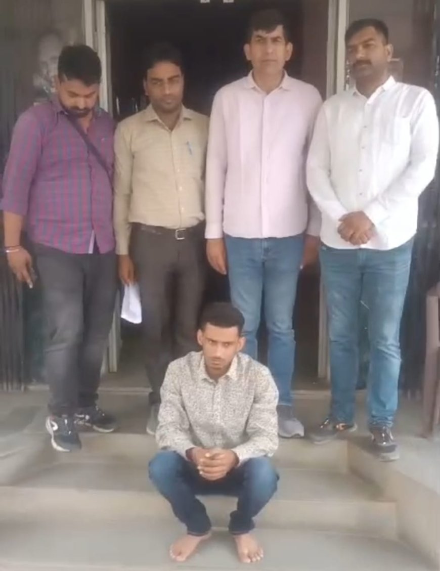 इनामी तस्कर सुमित मांजू  जैसे ही   सांवलिया जी  मंदिर में दर्शन कर  बाहर निकला तो पुलिस ने  पकड़ लिया