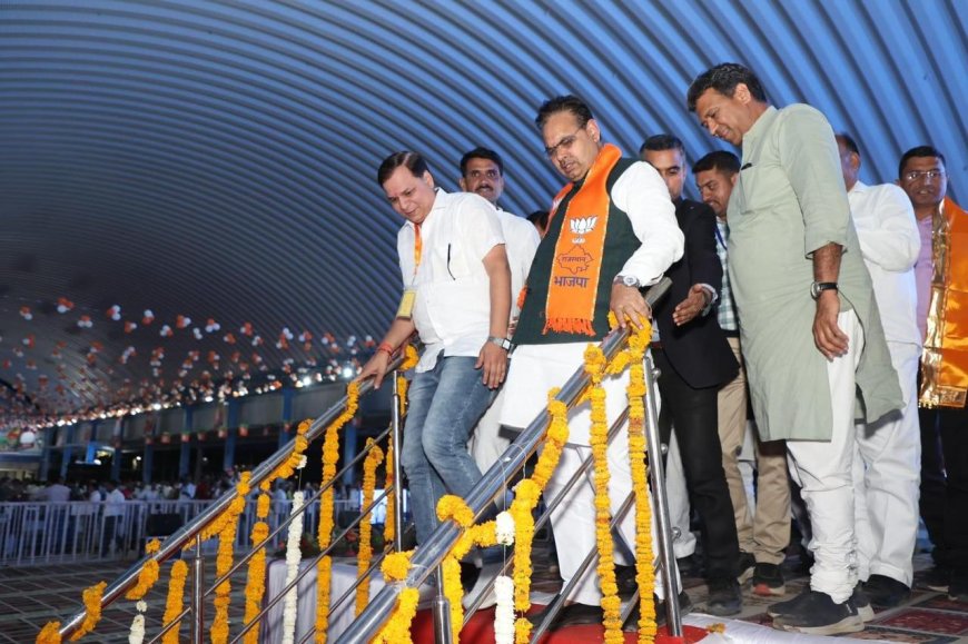 Greeted Chief Minister Sharma on his arrival in Chittorgarh district for the first time after becoming the Chief Minister