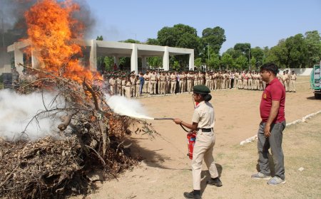 सैनिक स्कूल में फायर सेफ्टी पर मॉक ड्रिल का प्रदर्शन