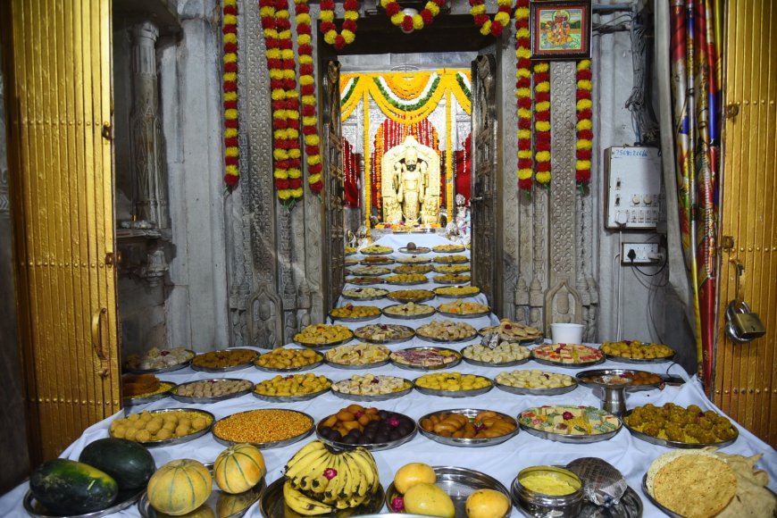 सर्व सिद्धि राज योग पर भजन गंगा के साथ अर्पण किया चारभुजा नाथ के छप्पन भोग 