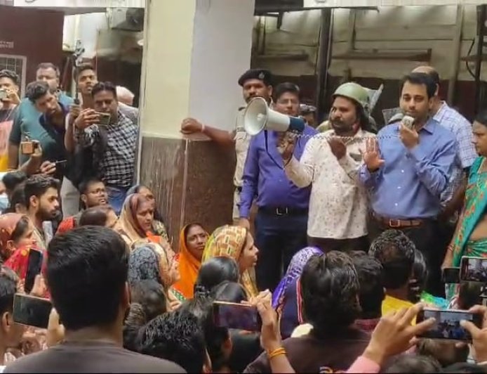 छात्र  देवराज की स्थिति स्थिर जयपुर के बाद कोटा डॉक्टर की पहुंची टीम कलेक्टर की अपील अफवाहों पर ध्यान ना दें