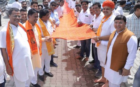 गंभीरी नदी मंत्रोच्चार के साथ नदी की पूजा अर्चना कर उसको चुनरी ओढ़ाई