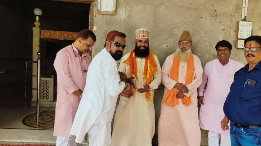 मुफ़्ती उस्मान अजहरी उमरा से आने पर उनका स्वागत अभिनंदन  किया