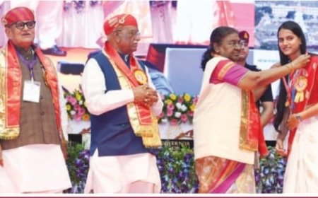 कृति गुप्ता को राष्ट्रपति मुर्मू ने गोल्ड मैडल प्रदान किया