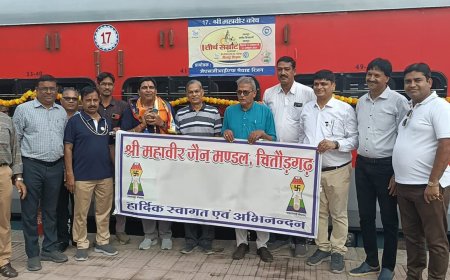 सम्मेद शिखर जी स्पेशल ट्रेन यात्रियों का किया स्वागत     