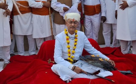 विश्वराज सिंह ने सिटी पैलेस में 40 साल बाद धूणी  के दर्शन किए