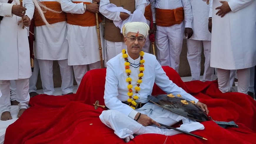 विश्वराज सिंह ने सिटी पैलेस में 40 साल बाद धूणी  के दर्शन किए