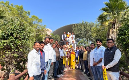 कांग्रेसजनों ने मनाई पंडित नेहरू की जयंती, आदमकद प्रतिमा पर माल्यार्पण कर किया नमन