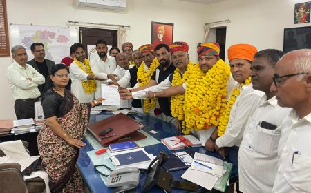 पूर्व राज्यमंत्री सुरेंद्रसिंह जाड़ावत के नेतृत्व में यूरिया खाद की किल्लत से राहत दिलाने के लिए जिला कलेक्टर को ज्ञापन सौंपा