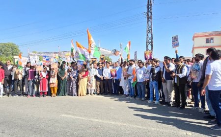 भाजपा सरकार के खिलाफ कांग्रेस का जोरदार विरोध प्रदर्शन, प्रधानमंत्री का पुतला दहन