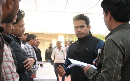 जिला कलक्टर  ने नगर परिषद में चल रहे शहरी समाधान शिविर का किया निरीक्षण