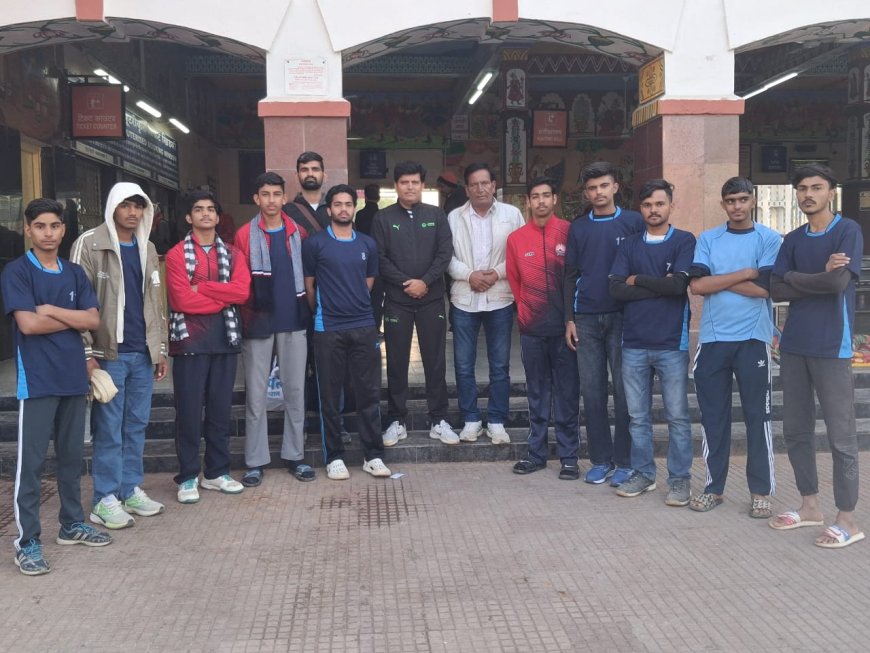राज्य स्तरीय प्रतियोगिता के लिए जिले की जूनियर वालीबॉल टीम रवाना