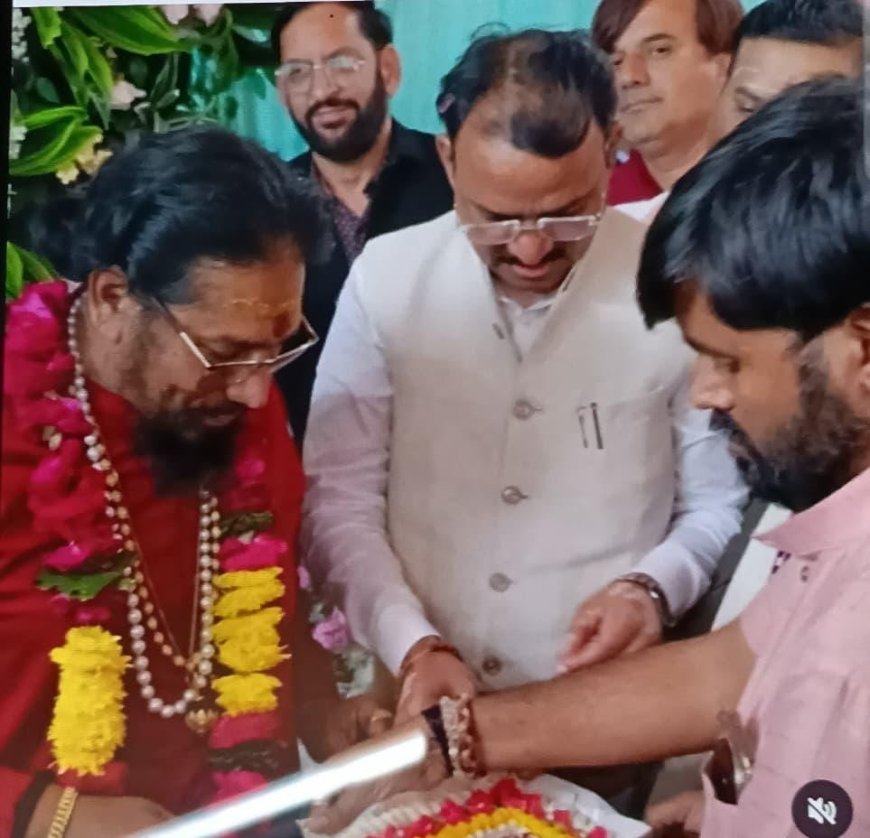 चित्तौड़गढ़ में महंत चंद्रभारती से मिलने पहुंचे डिप्टी सीएम:जन्मदिन की बधाई दी; हजारेश्वर महादेव मंदिर में पूजा- अर्चना कीं