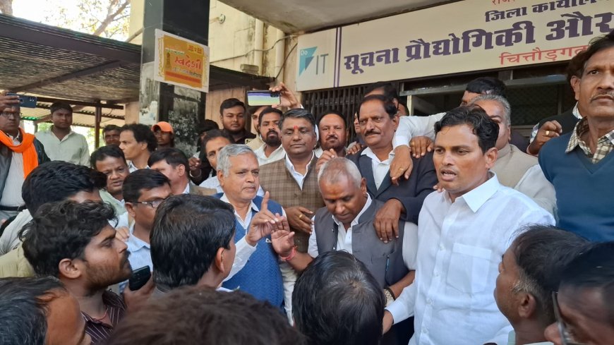 अपने ही शासन में भाजपाइयों का विरोध प्रदर्शन