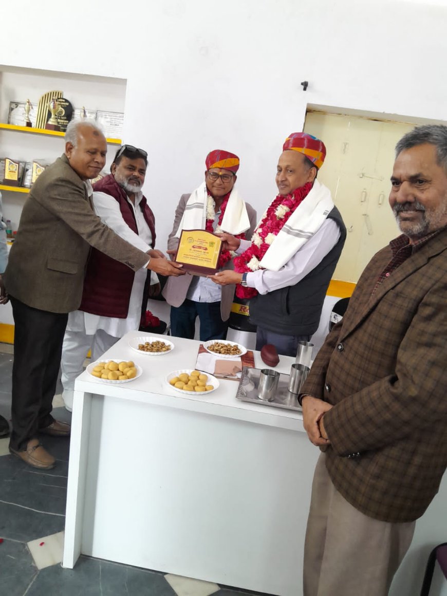 अन्जुमन पब्लिक सैकण्डरी स्कूल में राष्ट्रीय बाल स्वास्थ्य कार्यक्रम के तहत विद्यार्थियों का स्वास्थ्य परीक्षण