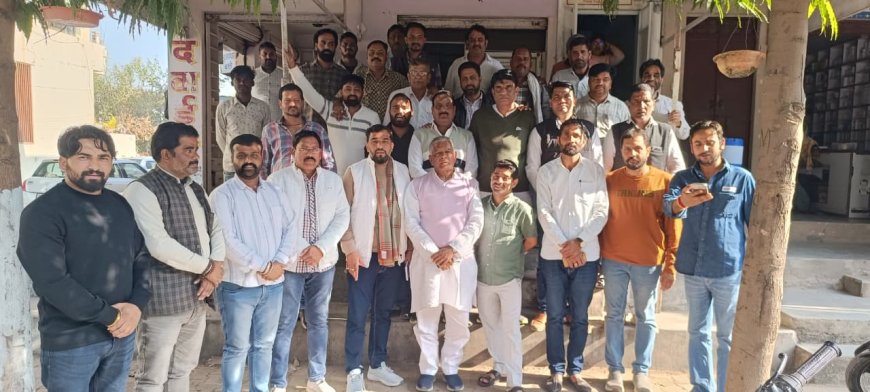 पूर्व राज्यमंत्री सुरेन्द्रसिंह जाड़ावत के नेतृत्व में अरावली बचाओ व मनरेगा नाम परिवर्तन के विरोध को लेकर तैयारी बैठक