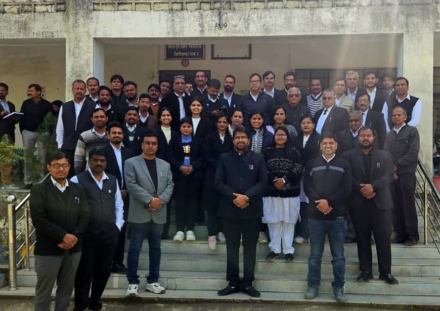 जिला अभिभाषक संस्थान चित्तौड़गढ़ ने मुख्य न्यायाधिपति के नाम सौंपा ज्ञापन